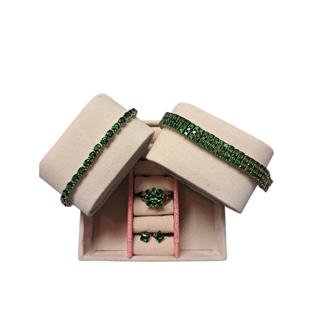 Green‎ Costume Jewelry Lot Including 3 Necklaces, 2 Bracelets, 1 Ring And 1 Pair